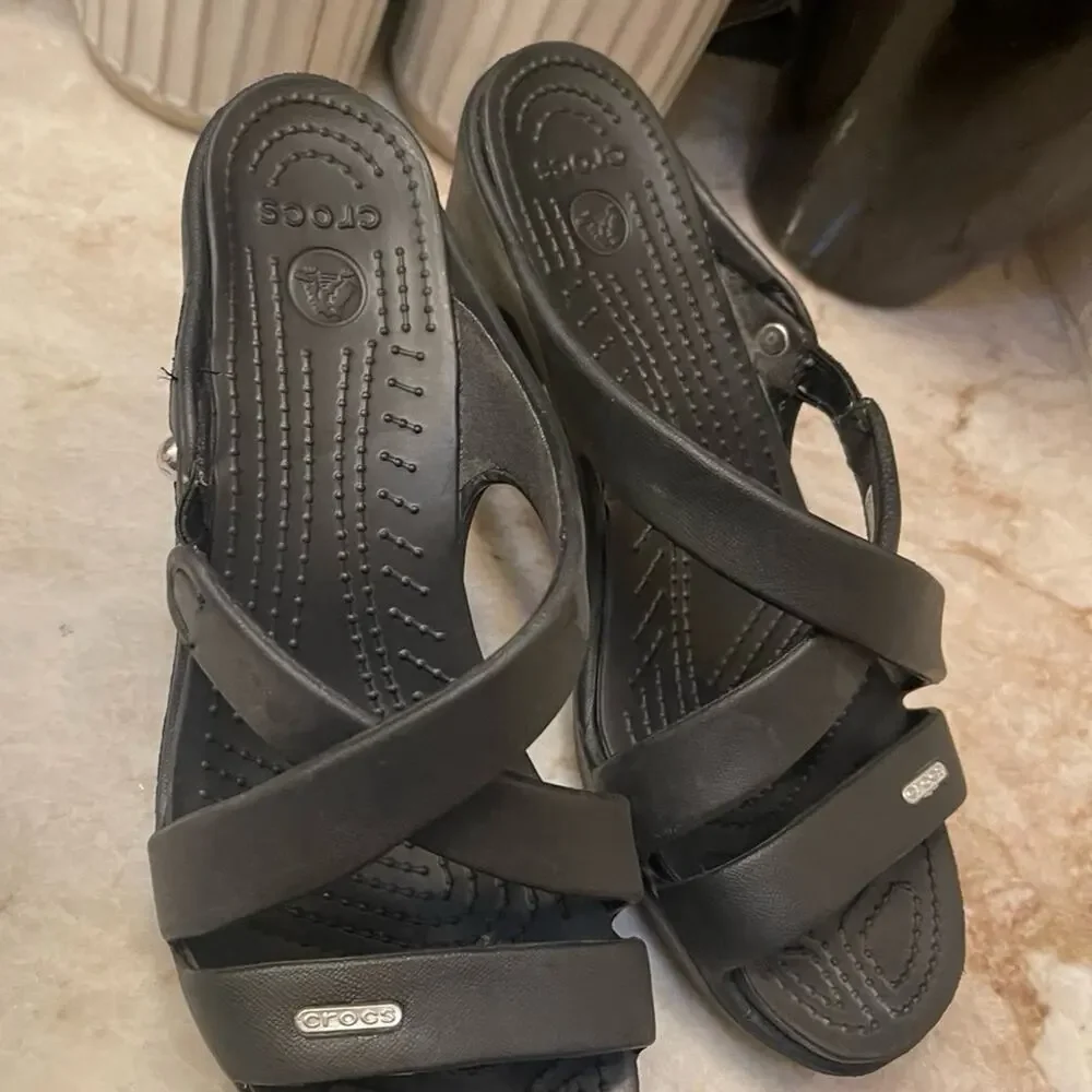 Crocs Cyprus IV women’s black slip on heels Sz 9